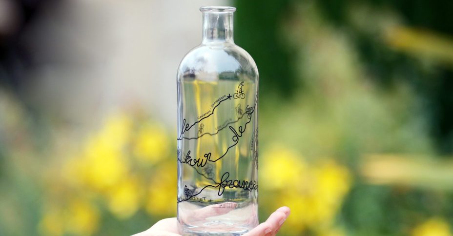 Nouveau design pour les carafes Eau de Tarbes, Eau de Table - La Vie