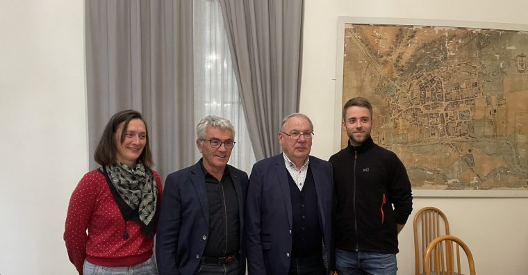 Magali Molénac, responsable pôle aménagement CCHB ; Jacques Brune, président de la CCHB ; Claude Cazabat, maire de Bagnères-de-Bigorre et Timothée Blourdier, chef de projet petite ville CCHB et ville de Bagnères-de-Bigorre © CL