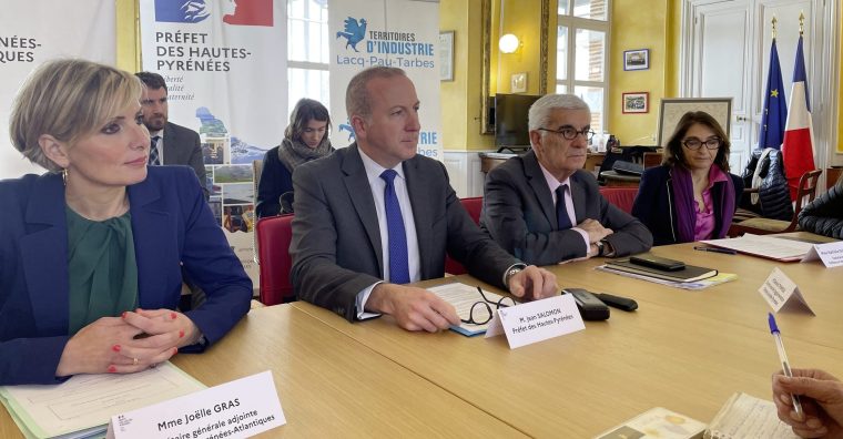 Joëlle Gras, secrétaire adjointe préfecture des Pyrénées-Atlantiques, Jean Salomon, préfet des Hautes-Pyrénées et Gérard Trémège, président de la Communauté d’Agglomération Tarbes Lourdes Pyrénées