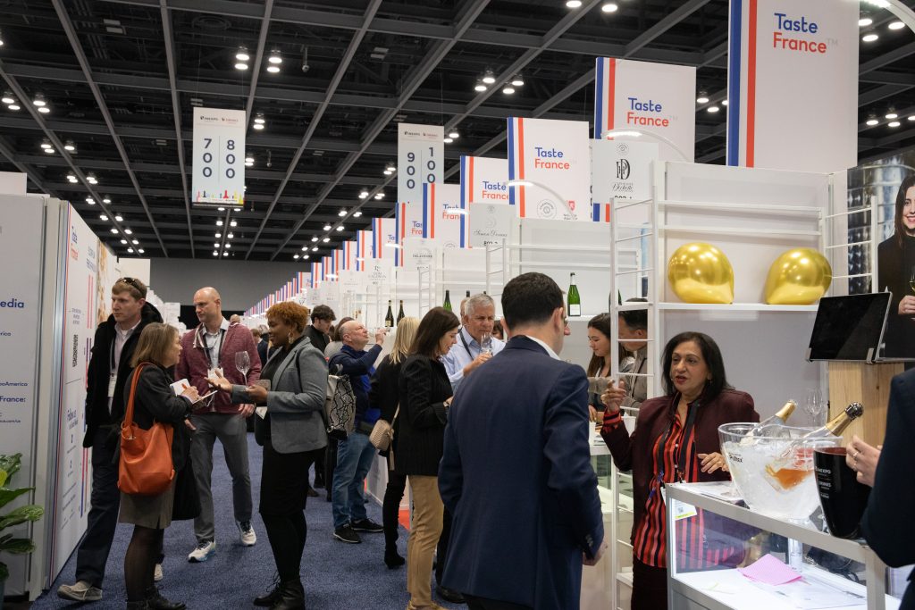 Cocktail America: Over 200 Cocktails from America's Greatest Cities main image 1