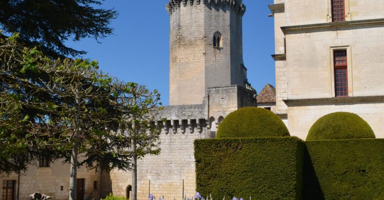 Illustration de l'article Bourdeilles, château à thèmes