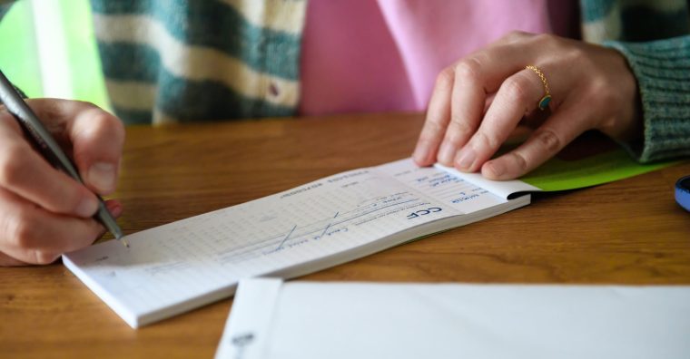 Illustration de l'article Prêts personnels et charges courantes font grimper le surendettement