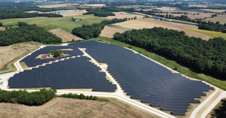 Illustration de l'article Énergie – La première centrale solaire de TotalEenergies