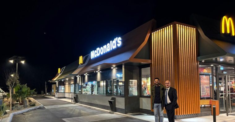 Illustration de l'article Fonroche Lighting : des restaurants McDonald’s s’équipent de lampadaires solaires autonomes