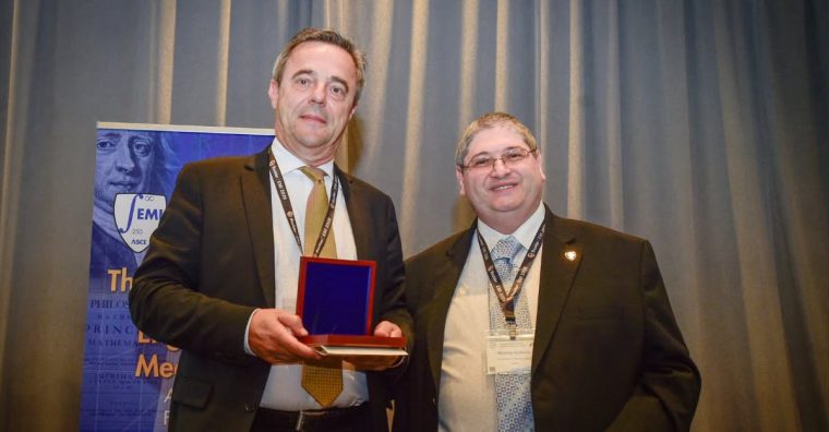 Gilles Pijaudier-Cabot,la Maurice A. Biot Medal