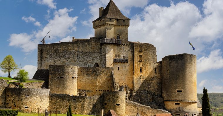 Illustration de l'article Tourisme : le château de Castelnaud joue les oiseaux de nuit